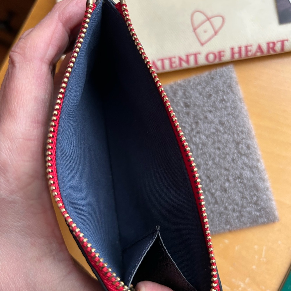 Patent of Heart Leather Card Holder - Picture 3 of 9